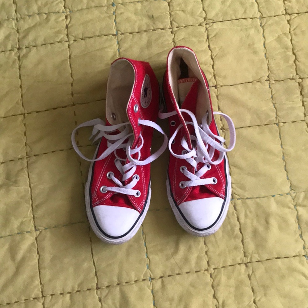 Converse high tops Men’s size 6 women’s size 8